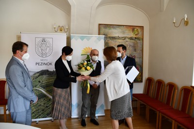 Pezinská Akadémia tretieho veku získala cenu AIVD v kategórii samospráva