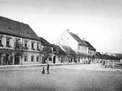 Pohľad na Holubyho ulicu (vpravo Mariánsky stĺp), 1. polovica 20. storočia
